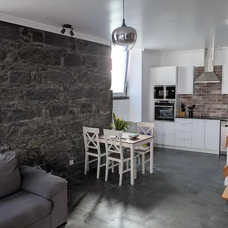 Centrally Located 2 Bedrooms House With Shared Heated Pool Casa de Férias Agua de Alto