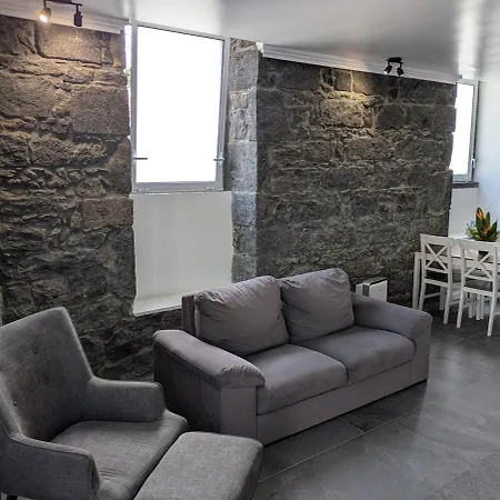 Casa de Férias Centrally Located 2 Bedrooms House With Shared Heated Pool *